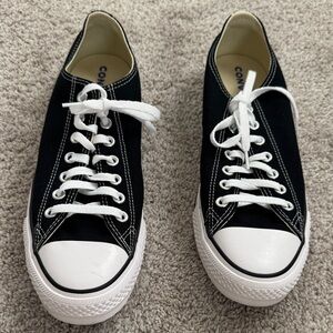 Converse sneakers size 10 NEW Mens Converse